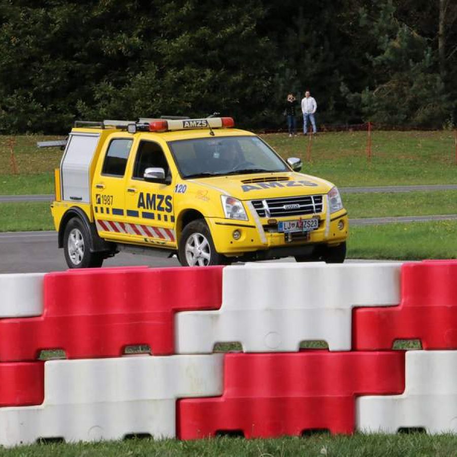 classic-moto-race-festival-vransko-2024-amd-domzale-00108BB74020D-6D5C-E893-1133-00E3FBD664AB.jpg