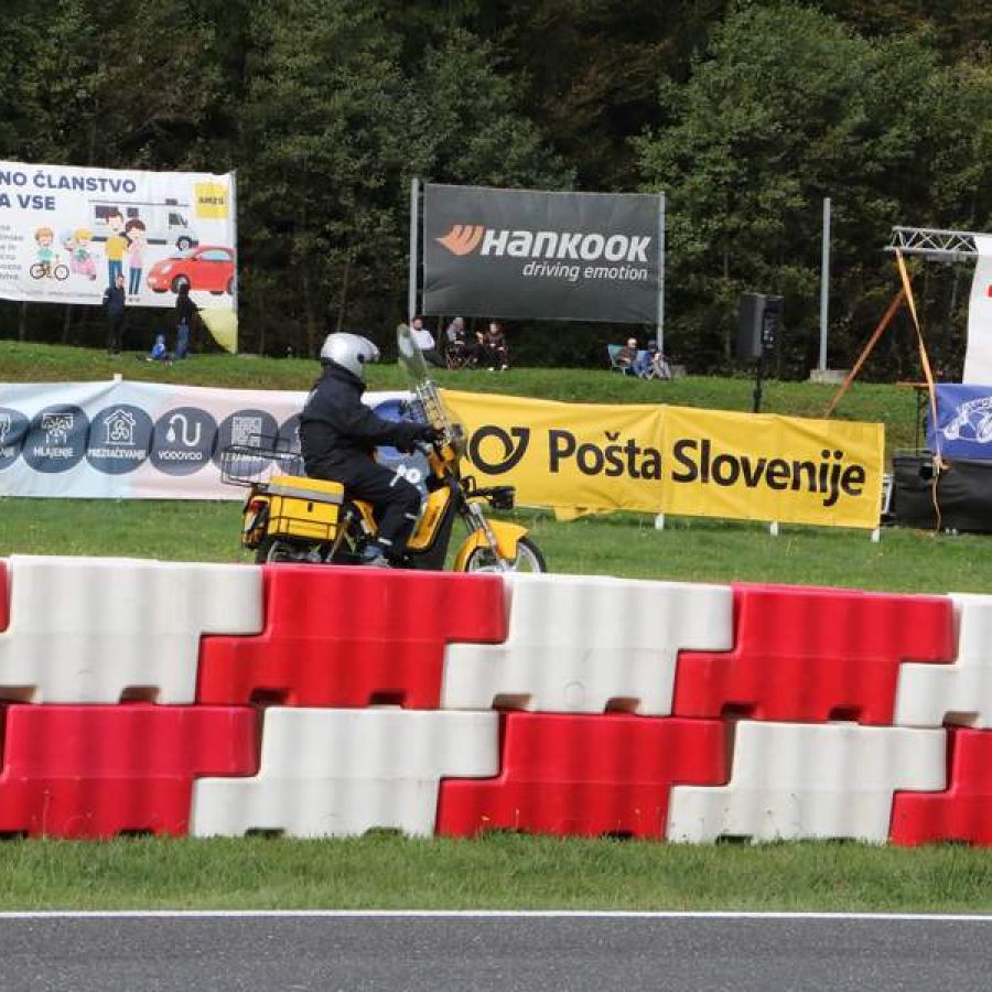 classic-moto-race-festival-vransko-2024-amd-domzale-00113D4D1E6B8-4E10-6A40-B3AB-FFA5A2663CA6.jpg
