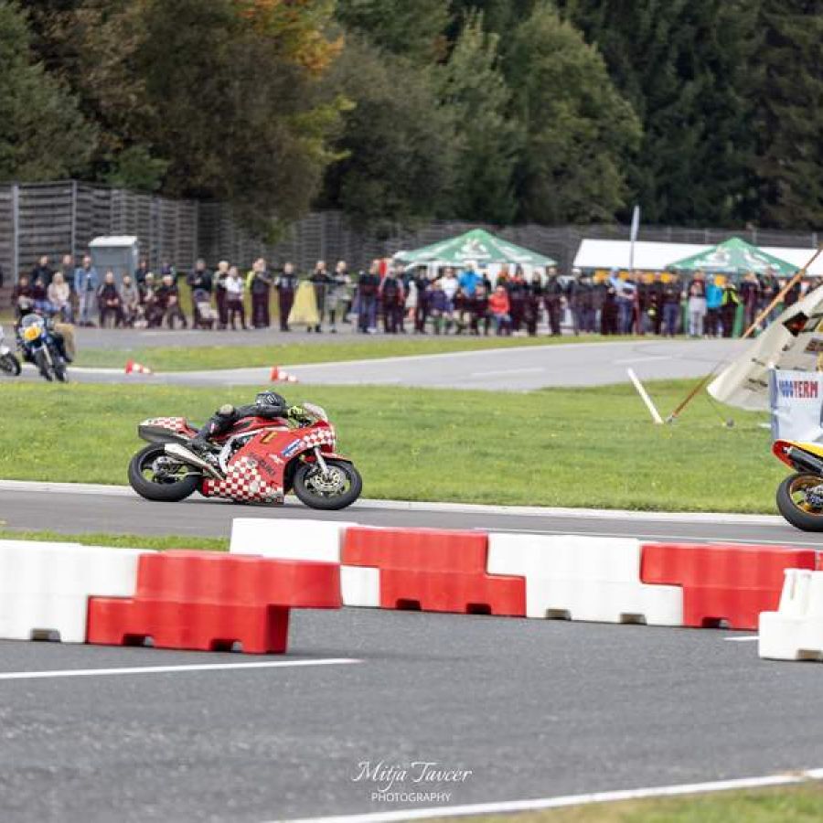 classic-moto-race-festival-vransko-2024-amd-domzale-0111784F63CB5-CC58-91D6-B2C6-D37315F39D96.jpg